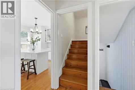 18 Ipswich Place Hamilton ON L8K 3E7