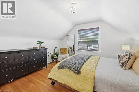 18 Ipswich Place Hamilton ON L8K 3E7