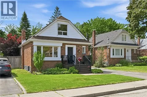 18 Ipswich Place Hamilton ON L8K 3E7