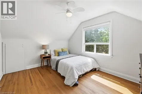 18 Ipswich Place Hamilton ON L8K 3E7