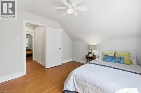 18 Ipswich Place Hamilton ON L8K 3E7