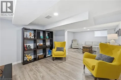 18 Ipswich Place Hamilton ON L8K 3E7