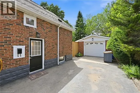 18 Ipswich Place Hamilton ON L8K 3E7