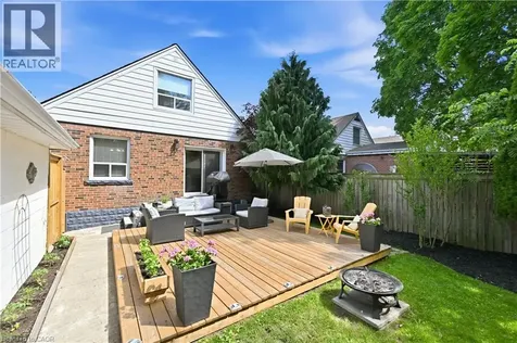 18 Ipswich Place Hamilton ON L8K 3E7