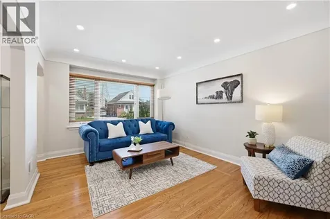 18 Ipswich Place Hamilton ON L8K 3E7