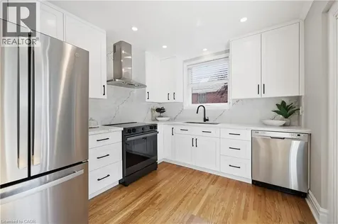 18 Ipswich Place Hamilton ON L8K 3E7