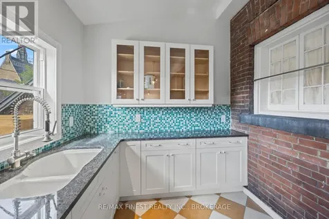 10 Victoria Avenue Brockville ON K6V 2B1