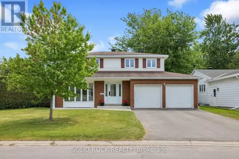 10 Highpark Crescent Ottawa ON K1B 3G8