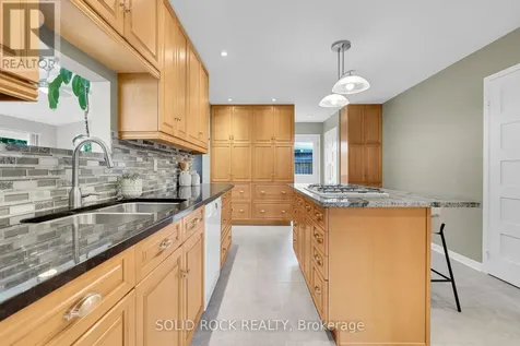 10 Highpark Crescent Ottawa ON K1B 3G8