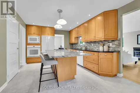 10 Highpark Crescent Ottawa ON K1B 3G8