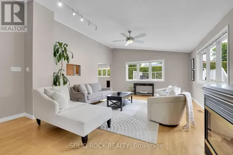 10 Highpark Crescent Ottawa ON K1B 3G8