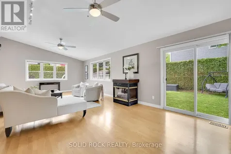 10 Highpark Crescent Ottawa ON K1B 3G8
