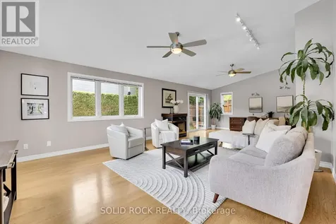 10 Highpark Crescent Ottawa ON K1B 3G8