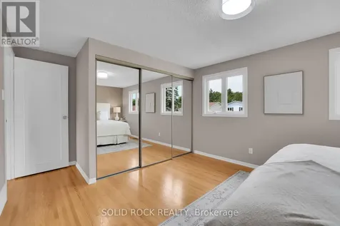 10 Highpark Crescent Ottawa ON K1B 3G8