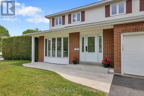 10 Highpark Crescent Ottawa ON K1B 3G8