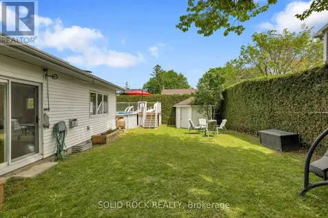10 Highpark Crescent Ottawa ON K1B 3G8