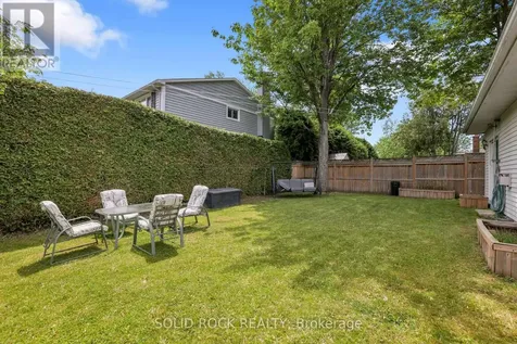 10 Highpark Crescent Ottawa ON K1B 3G8