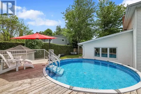 10 Highpark Crescent Ottawa ON K1B 3G8