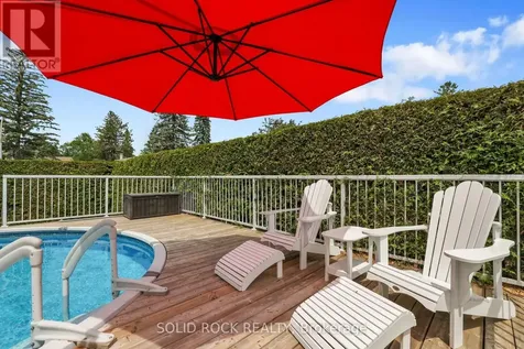 10 Highpark Crescent Ottawa ON K1B 3G8