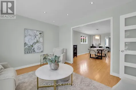 10 Highpark Crescent Ottawa ON K1B 3G8