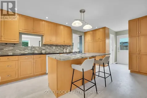 10 Highpark Crescent Ottawa ON K1B 3G8