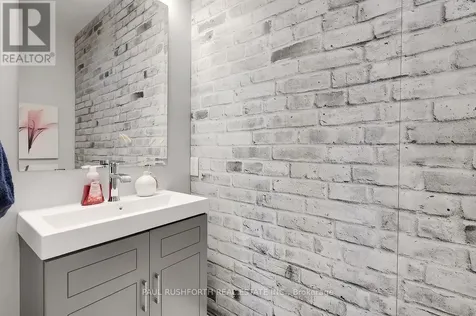 253 Enclave Walk Ottawa ON K1W 0J5
