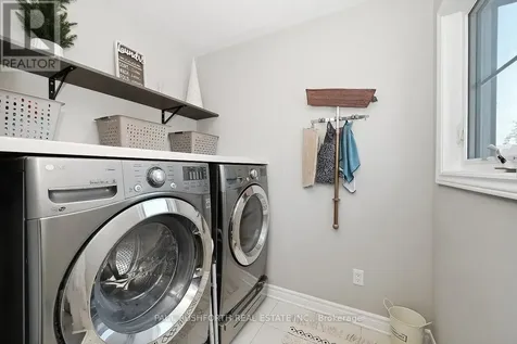 253 Enclave Walk Ottawa ON K1W 0J5