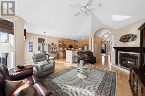 19 Fencerow Way Ottawa ON K2J 4X8