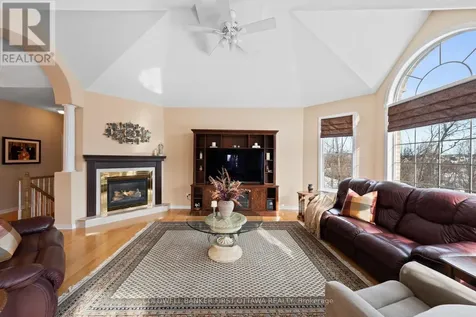 19 Fencerow Way Ottawa ON K2J 4X8