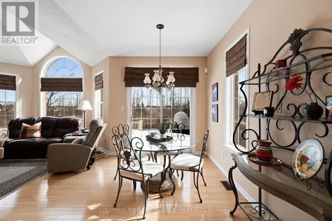 19 Fencerow Way Ottawa ON K2J 4X8