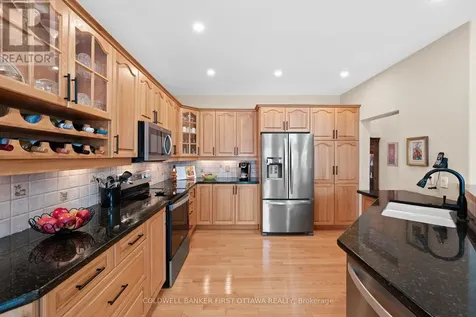 19 Fencerow Way Ottawa ON K2J 4X8