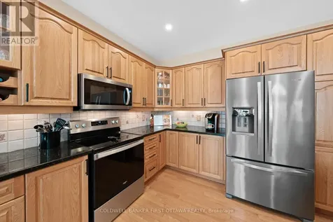 19 Fencerow Way Ottawa ON K2J 4X8