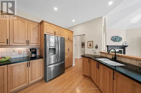 19 Fencerow Way Ottawa ON K2J 4X8