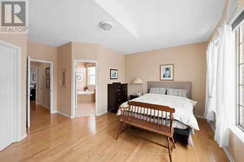 19 Fencerow Way Ottawa ON K2J 4X8