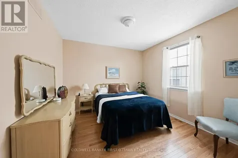 19 Fencerow Way Ottawa ON K2J 4X8