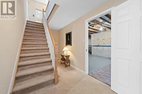 19 Fencerow Way Ottawa ON K2J 4X8