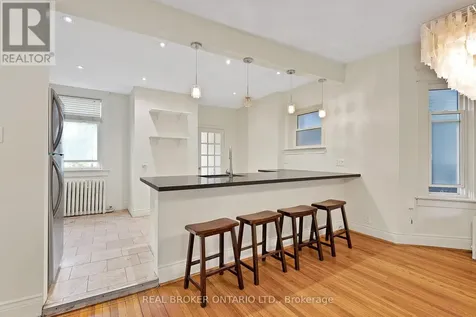 25 Dixon Avenue Toronto (the Beaches) ON M4L 1N2