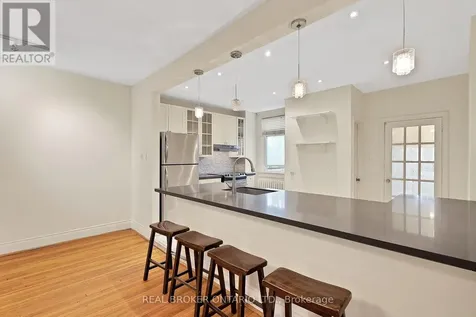25 Dixon Avenue Toronto (the Beaches) ON M4L 1N2