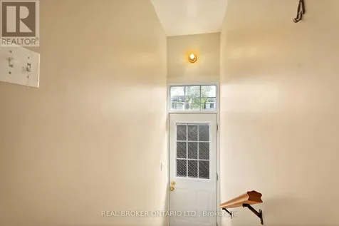 25 Dixon Avenue Toronto (the Beaches) ON M4L 1N2