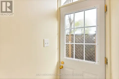 25 Dixon Avenue Toronto (the Beaches) ON M4L 1N2