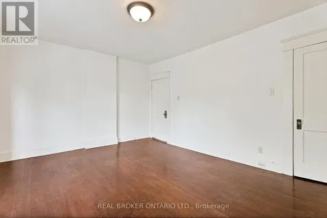 25 Dixon Avenue Toronto (the Beaches) ON M4L 1N2