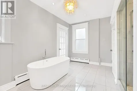 25 Dixon Avenue Toronto (the Beaches) ON M4L 1N2
