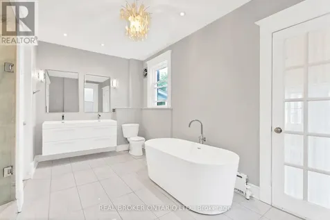 25 Dixon Avenue Toronto (the Beaches) ON M4L 1N2