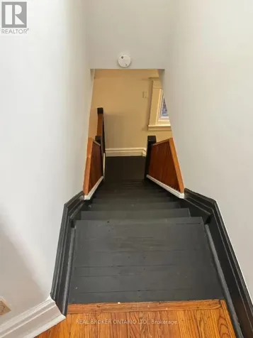 25 Dixon Avenue Toronto (the Beaches) ON M4L 1N2