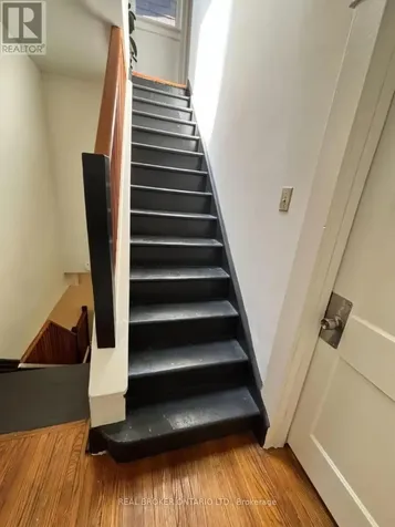 25 Dixon Avenue Toronto (the Beaches) ON M4L 1N2