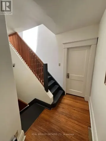 25 Dixon Avenue Toronto (the Beaches) ON M4L 1N2