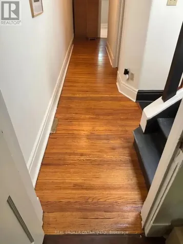 25 Dixon Avenue Toronto (the Beaches) ON M4L 1N2