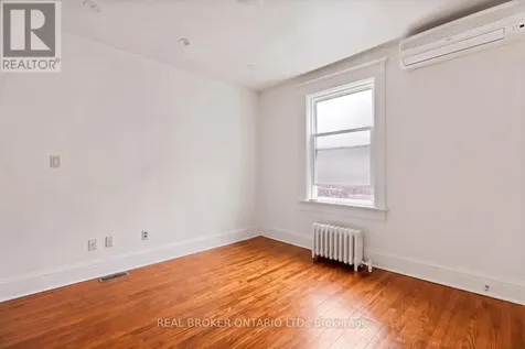 25 Dixon Avenue Toronto (the Beaches) ON M4L 1N2