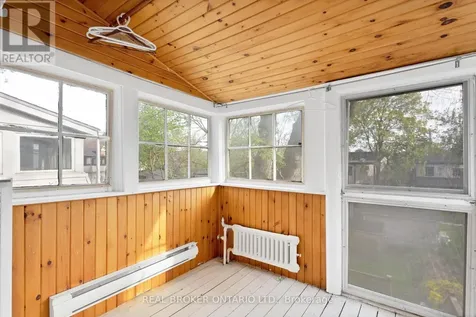 25 Dixon Avenue Toronto (the Beaches) ON M4L 1N2