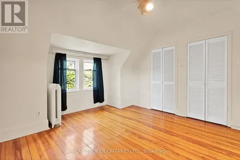 25 Dixon Avenue Toronto (the Beaches) ON M4L 1N2
